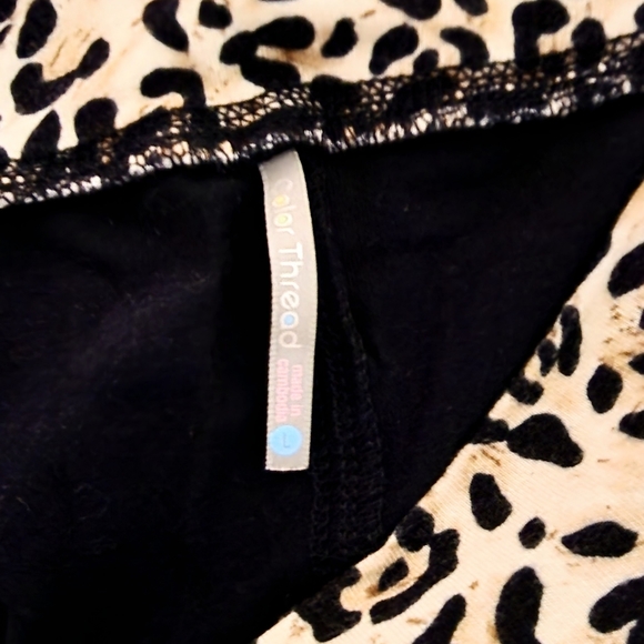 Color Thread Foldover Yoga Athletic Bike Shorts Black Animal Cheetah Large - Picture 2 of 2